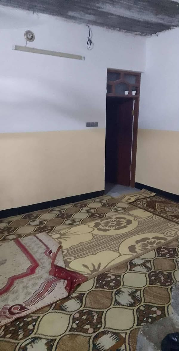 دار للبيع مساحة ١٠٠متر طابو زراعي قرار محكمة، الموقع شارع مطار القديم مقابل حسينية الأنعام، سعر ٢٠مليون وبي مجال 
للتواصل ***********
