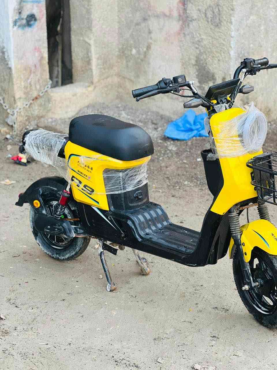 ار ٩ للبيع دراجه حيل نضيفه تجي تاخذه وتترحملي لين معتني بيهه شحنه زين كلشي بيه حلو رايده ٥٠٠ وبيه مجال للطيبين *********** البصرة, العراق
