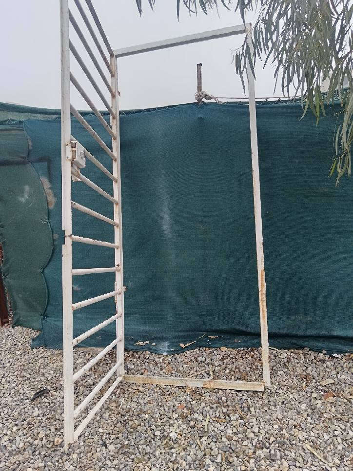 ئەم دەرگای باخە بۆ فرۆشتن  بەرزی 230  پانی 1مەتر لە سلێمانیە نرخی 50 هەزارە هەر کەسێک موشتەریە پەیوەندی بکات بەم ژمارەیەوە *********** السليمانية, العراق
