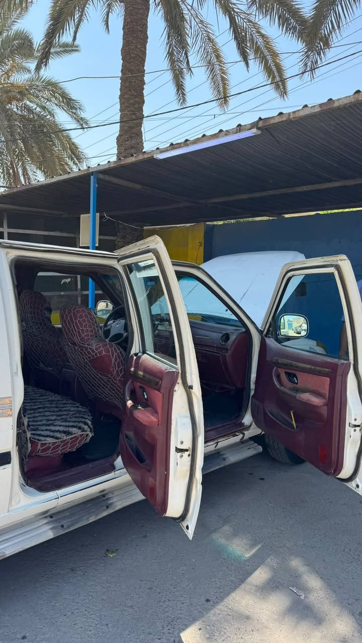 للبيع كنو 2009 منفيس سياره جاهزه من كلشي بس الگشر شوف العين السعر 20 بيهه مجال بسيط  المكان الضلوعيه الجبور الشراي يتصل 
***********
