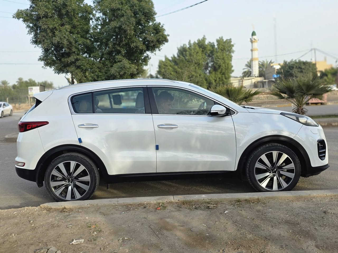 سلام وعليكم 
سبورتج2019خليجي رقم بغداد الجديد بسمي هزة وسنوية كلة جديد محرك2000دوش كير ومكينة كلة بلادي بوضع الشركة ماشية105حقيقي السيارة كفالة صبغ وتبديل وبيهة بعض الملاحضات البسيطة مال عمرهة بيهة بارد بل جاملغ وبل باب بسيطات جدا وحلوات
السعر187وبيهة مجال 
مكان السيا ة بغداد المحمودية
اي ستفسار***********
