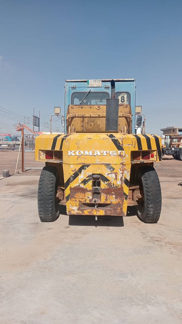 للبيع شوكية عشرة طن كوماتسوا محرك ازوزة رقم بصرة للأستفسار الأتصال على الرقم الآتي *********** او ***********

