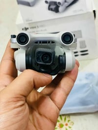 مني 3 برو كامل ملحقات بس شويه هاملها الدرون السعر 850 وبيها مجال 07805...