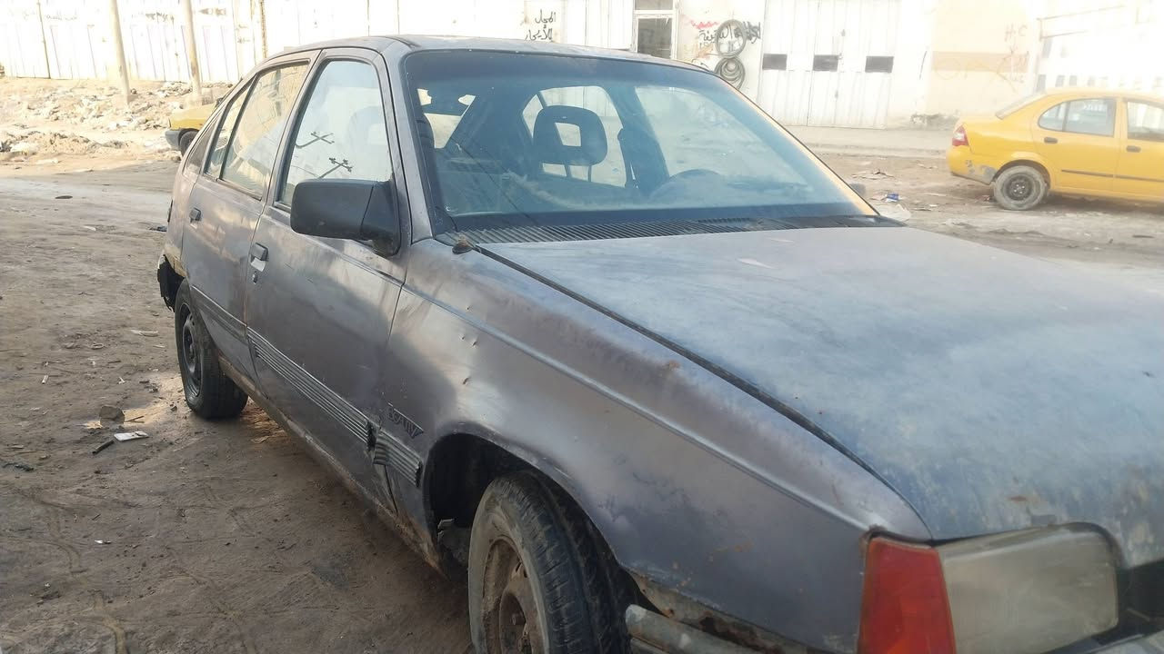 السعر ١٦ ورقه وبيه مجال بيع مستعجل
سلام عليكم سيارة اوبل كاديت

موديل 1992 كير مكينه وحداديه تايرات 

السياره حلوة السعر ١٦ ورقة وبيه مجال 

المكان الديوانيه حي الصدر الثاني 

للستفسار ***********
