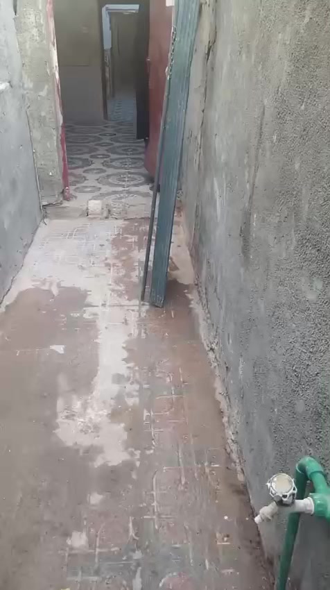 بيت للبيع أو للإيجار مساحتة 100 متر مجهز كامل كهرباء وماي يحتوي على حمام وتواليت ومطبخ وديوانية مشتركة على الصالة وعلى غرفتين نوم 
الموقع : حاوي العباس قرب أسواق السجاد 
للسعر او تفاصيل اكثر على الخاص أو واتساب ***********
