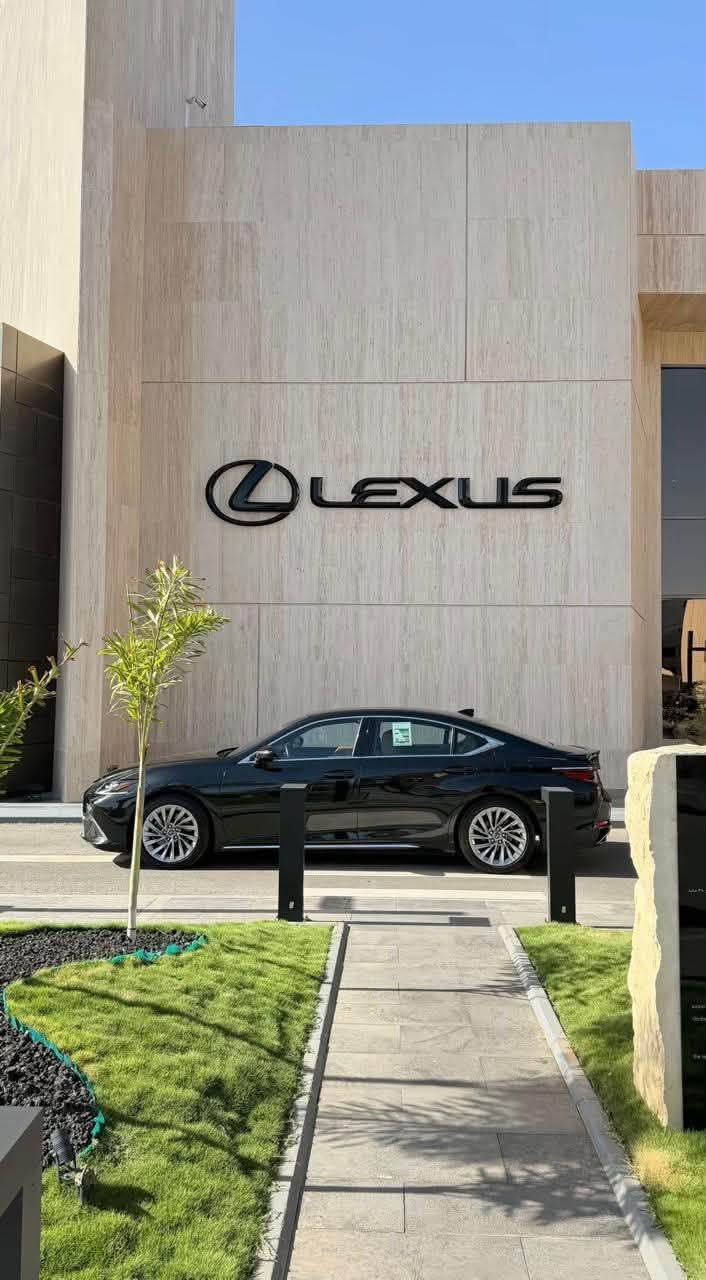 ارخص لكزس Es 350 platinum sas
للبيع خليجي وكالة ساز العراق فول مواصفات مكفوله كفاله 

موديل 2024 مواصفات بلاتينيوم تجي اعلى مواصفات بالخليجي وابرز مواصفاتها 

——————————————— 

. موديل 2024  ماشيه 25 مغلفه PPF 

. مكينة بانزين 3500 V6 سلندر ✈️

. بانوراما 

. 5 بردات - خلفيه كهرباء 

. تحكم تجوه خلفيه 

. سستم صوت (Mark Levinson)🔥

. كشنات كهرباء + تبريد 

. حساسات امامي خلفي 

. ترحيب لكزز ضوئي 

. مري شفط + قلاب 

. رادارات + نقطه عمياء 

. ويل كروم عليه تخم تاير جديد (Kumho)

. شحن وايرليس 

دواخل ملكي قرميدي

. ستيرن كهرباء 

. خزن ميموري وضعيات جلوس 

. شاشه ابل كار بلي 

——————————سعرها 400 بيه مجال 

شباب السيارة فول مواصفات بلاتينيوم 

ونظيفة جداً وسيرفس جديد من فلاتر من دهن من تايرات جاهزة على اخر ، بصمات ٢ 

كاعيات شركة وعده وجنطه مال لكزز 

مكاني السماوه المركز ***********

