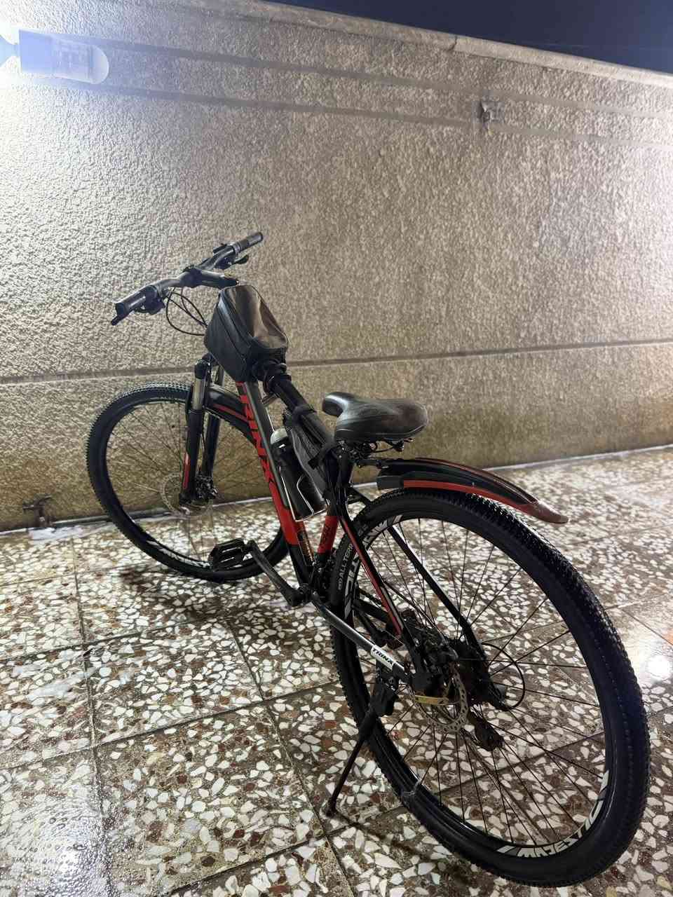 بايسكل ترينكس جبلي معروفه مواصفاته اكبر قياس حجم 29 سستم كامل شيمانو بريك دسكات دهن  نظيف كلش مابي اي عيب سعره 700,000 وبي مجال قليل و الشراي يعرف سعره شگد. يجي مع كامل الملحقات.


**إذا كنت صاحب هذا الإعلان وتريد حذفه لأي سبب، رجاءا أرسل رسالة إلى الدعم الفني**