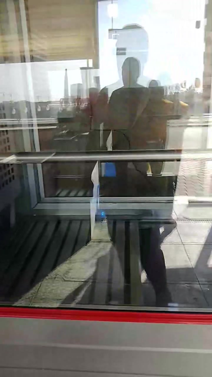 سلام عليكم براد لحم للبيع سعر مليون ونص بيه مجال قليل حي التحدي مجاور صندوق الاسكان *********** بيه وتساب
