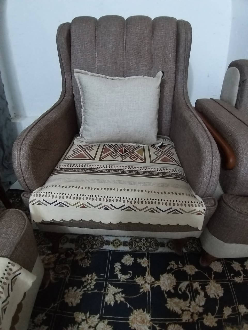 تخم للبيع 5 مقاعد مابي اضرار نظيف جدا تزكام  للاستفسار الاتصال على الرقم ***********
