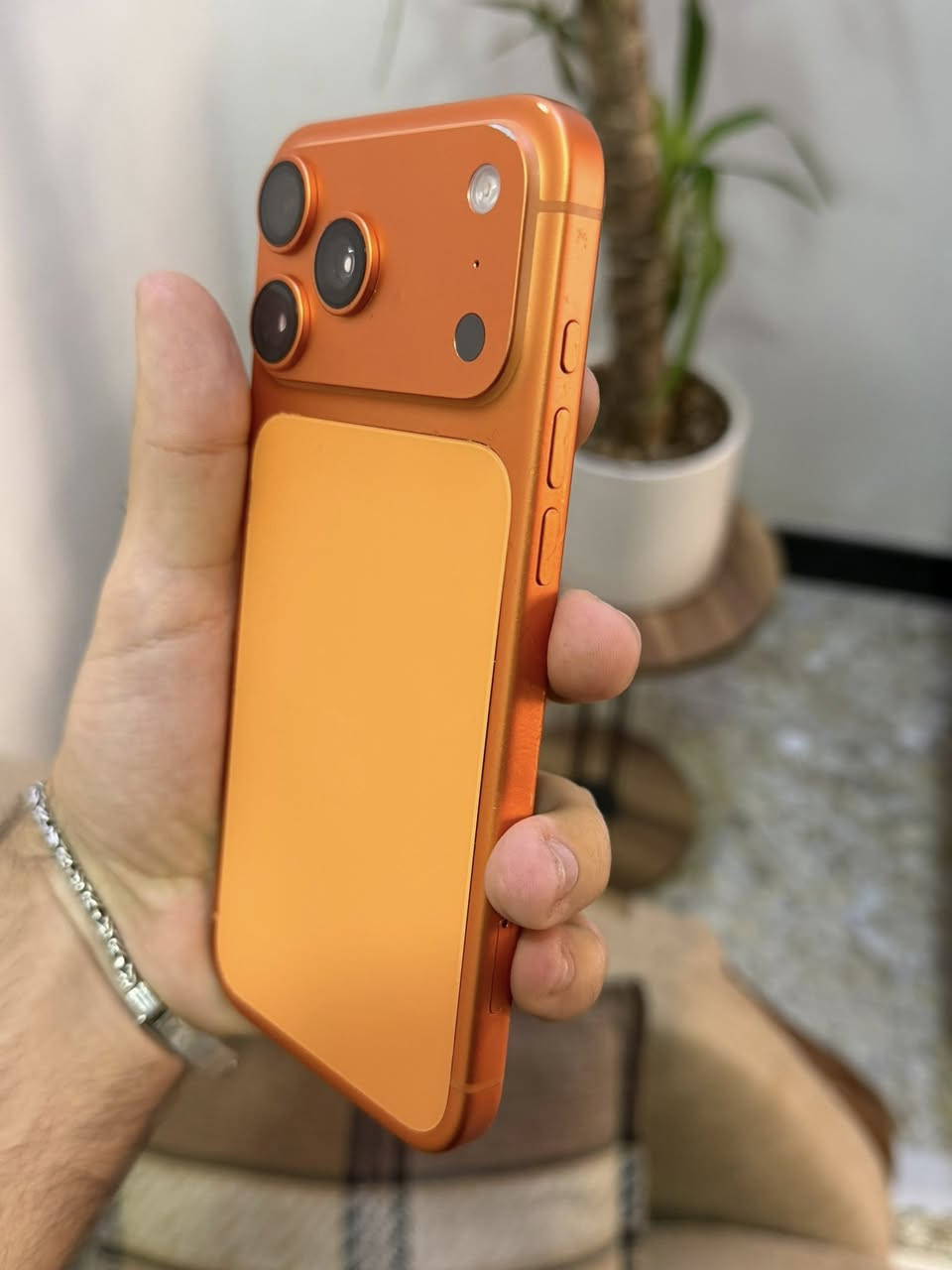 ١٧ برو ماكس ذاكره ٢٥٦ بطارية ١٠٠ 
مبدل شاشه اصلية وضهر كفاله عامة الجهاز وكلشي موضح بالصور سعره ١٣٠٠ بغداد الغدير ***********
