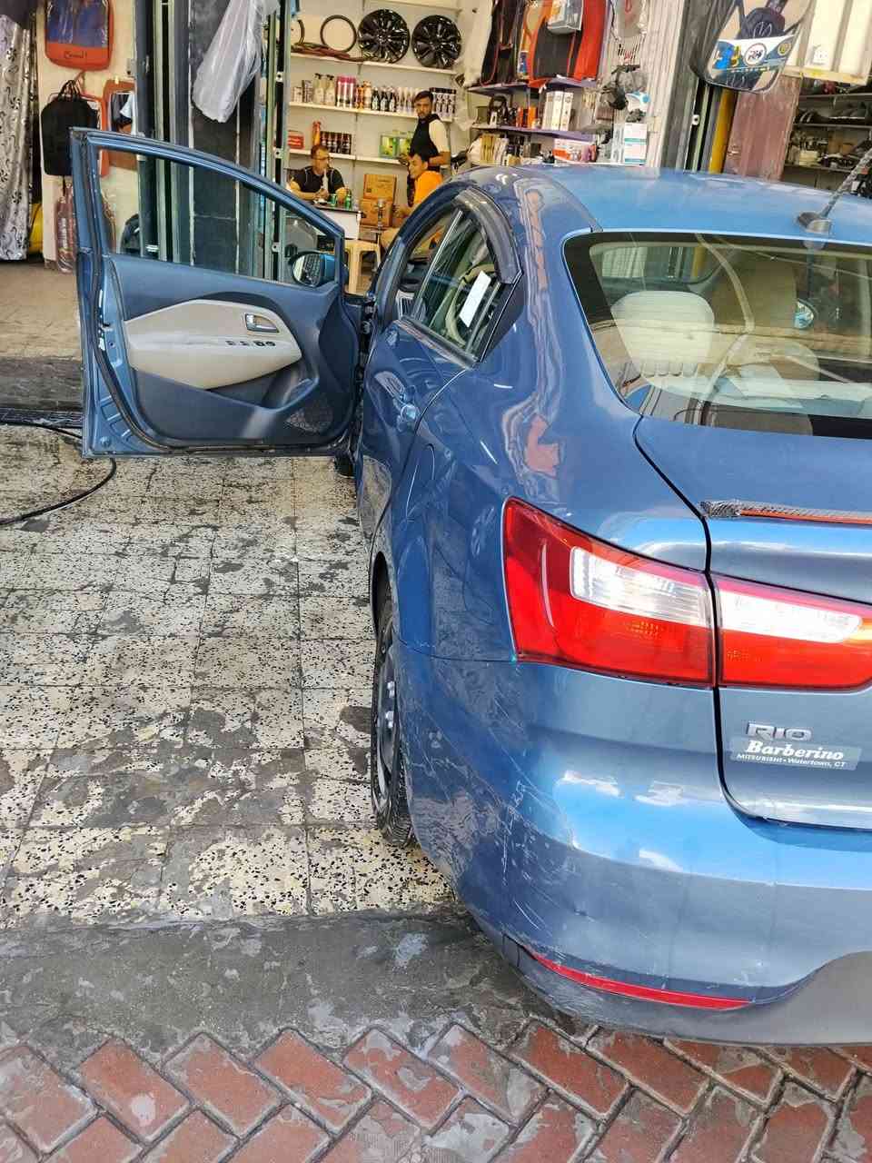 السلام عليكم كيا ريو ٢٠١٦ بغداد حادثها سطحي موجود ب الصور مواصفات بيسك
بيها طخطخات بسيطه جداً حالياً بدون صبغ بدون حادث قطع ليبل واحد 
كير مكينه تبريد ثلج تخم تاير جديد قبل سبوعين شاده 
السياره بسيمي تحويل مباشر 
مكان بغداد / الكريعات 
رقمي ***********
السعر ٨٤
