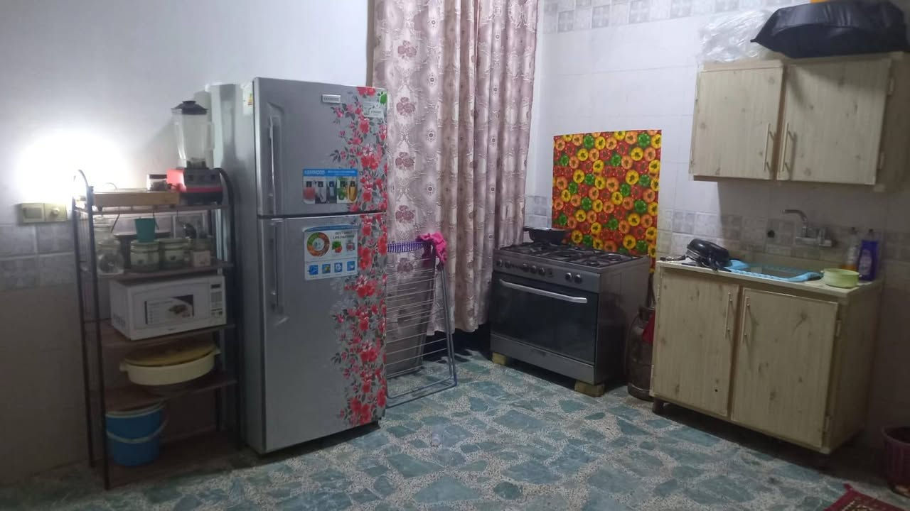 السلام عليكم  دار للبيع مساحة ١٧٠ متر بناء ١٠٠ متر طابق واحد تشجير ٧٠ متر ع شارع عام قرب ملعب بسام السعر ١٠٥ مليون ***********
