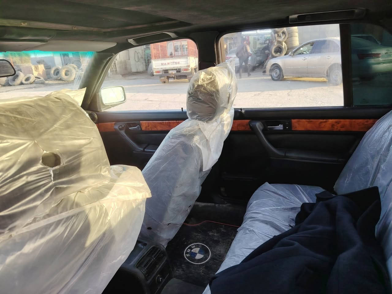 للبيع BMW رقم بابل شرط التحويل سياره كامله نضيفه كلش موديل ١٩٩٠ سعر ٦٥ وبيها مجال للشراي رقم ***********
