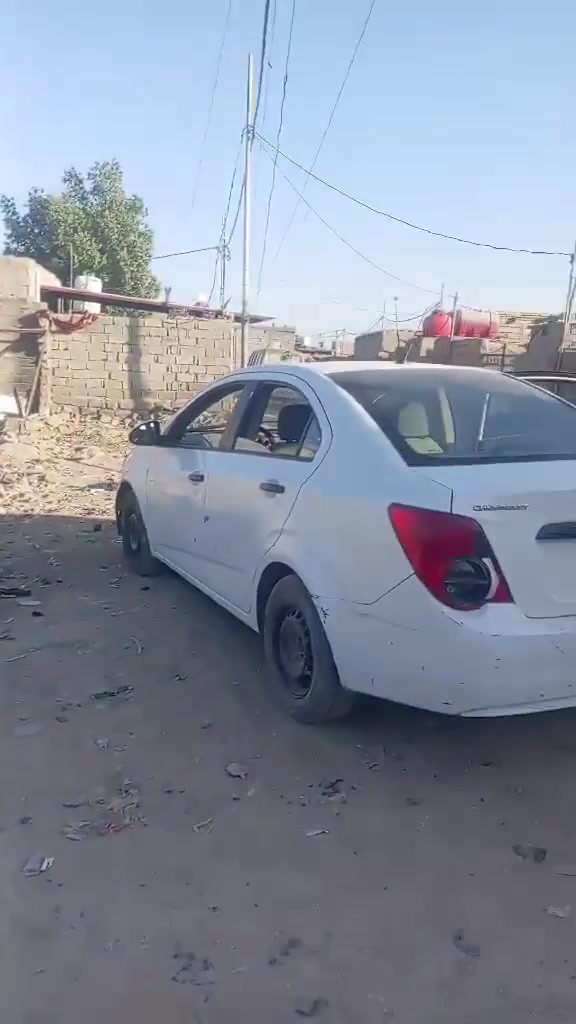 السلام عليكم قطعه ارض في الكوت شارع النفط مساحه 400 متر مستعجل على بيعتها هذا رقمي بالواتساب ***********
