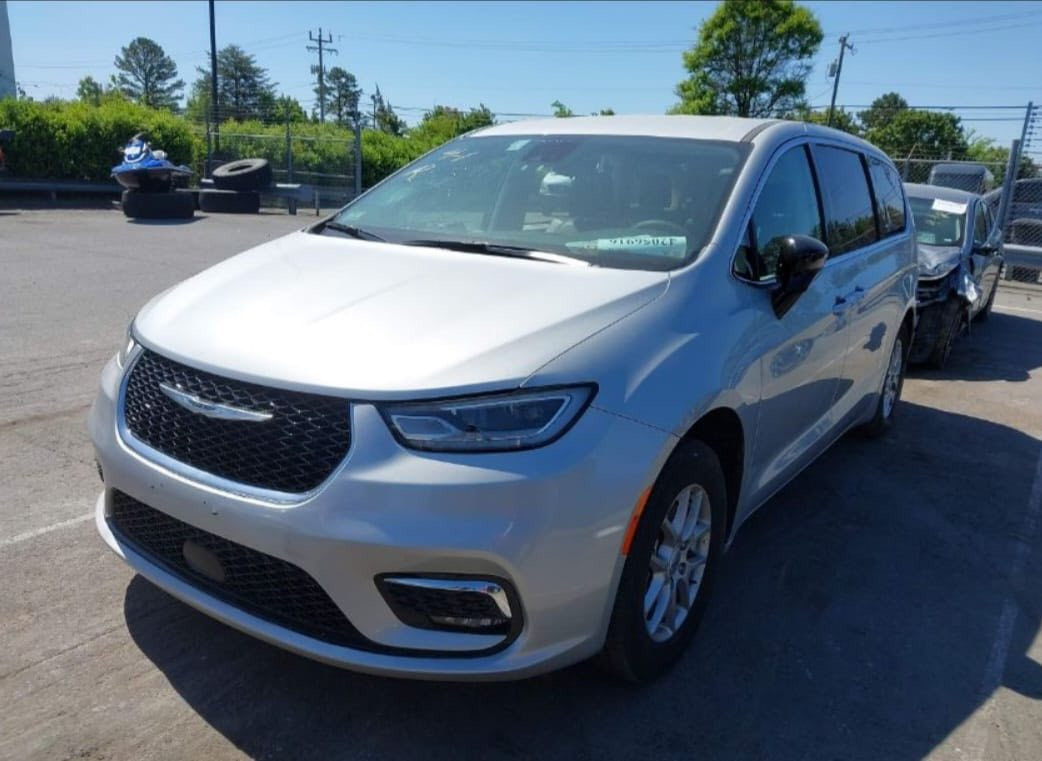 كرايسلر باسفيكا تورنك L موديل 2024  دخول جديد هزه جديده رقم جديد باسمي
محرك 3600 
7 راكب vip
بجم كبس 
السيارة ضرره خلفي باب وجاملغ . وطلع بالسونار بيها 3 قطع كلير بدون حادث فقط كلير من امريكا  صور الحادث بالمنشور  ✅

ماشية 28 الف ميل 

مواصفات السيارة فول عده الفتحه
تشغيل عن بعد  
بصمه تشغيل
بصمه ابواب 
ابواب كهربائي تحكم كنترول
تدفئه كشنات 
تدفئه ستيرن
صندوق شفط
شاشه كبير
رادار  امامي خلفي جانبي

  💥السعر  227 وبيها مجال بسيط 💥

مكان السيارة . بغداد اليرموك 4 شوارع

☎️ هاتف / واتساب ***********
