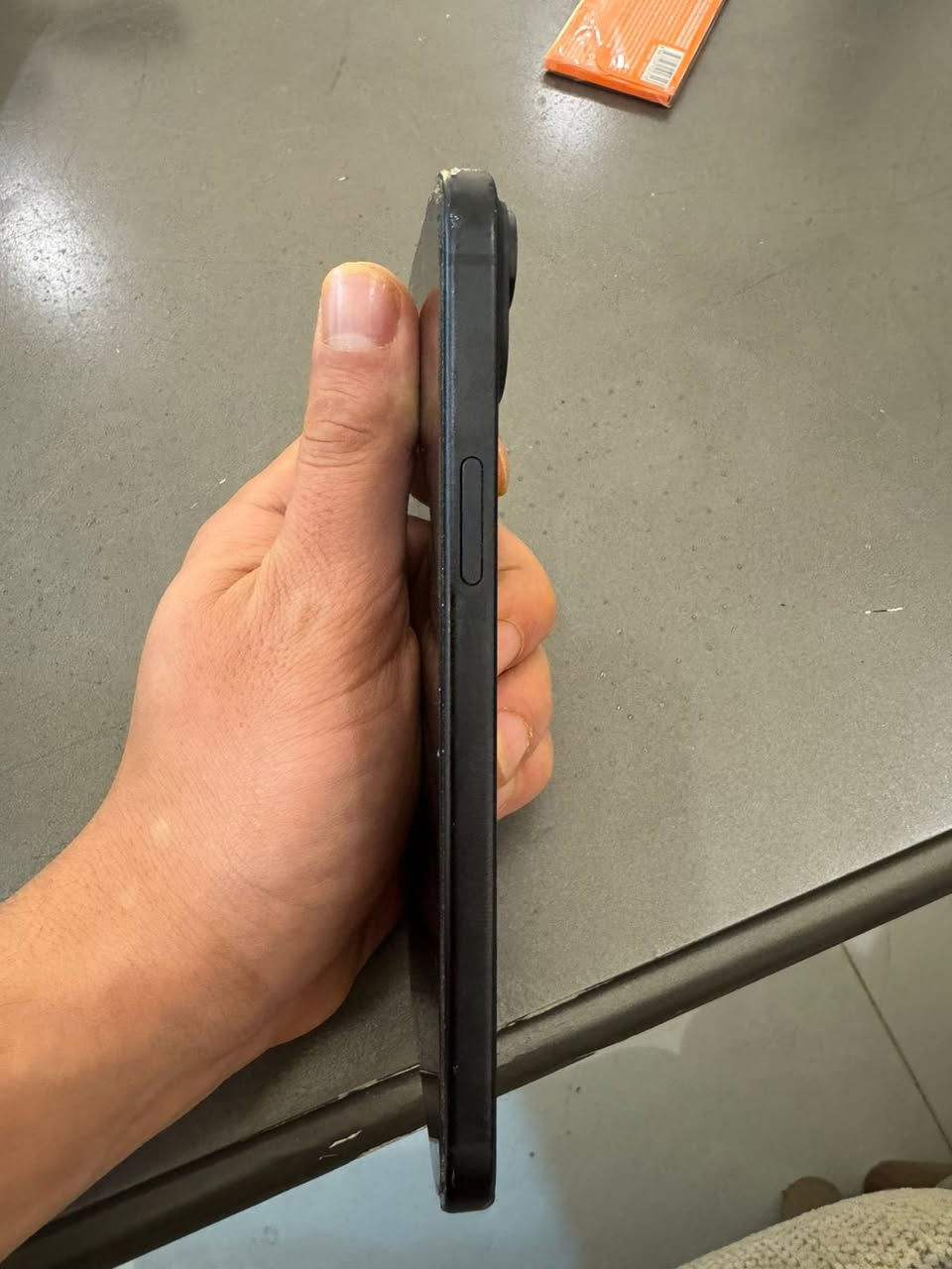 للبيع ايفون 15 برو ماكس ذاكره 256 السعر 750 الف للتواصل *********** مكاني بغداد
