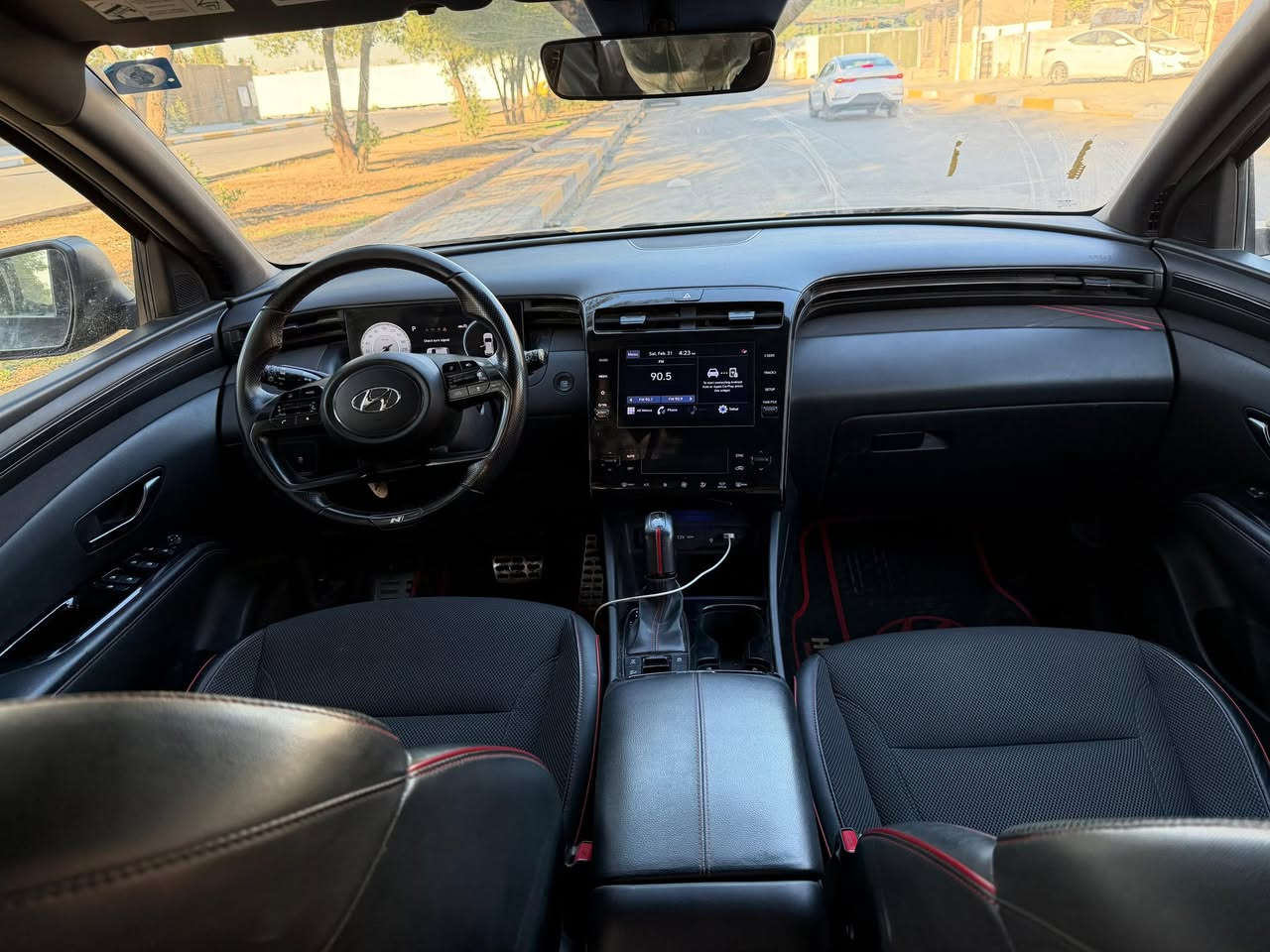 🚗 هيونداي توسان 2022 N Line للبيع
🔹 الموديل: 2022
🔹 الفئة: N Line 
🔹 رقم الشاصي: KM8JFCAEXNU128384
🔹 #السعر: 200$ ورقة 
المواصفات المعروفة لفئة #N_Line:
 • محرك 2.5
 • دفع رباعي 🔥
 • مقاعد جلد مع تطريز أحمر N Line 🔥
 • شاشة كبيرة وسطية + شاشة عدادات ديجيتال
 • كاميرا خلفية + حساسات
 • تحكم ستيرن رياضي
وبعد خير من الله #مواصفات 
🔹الحادث موضح بالصور  
🔹 الممشى: (43.000 ميل )

💰 السعر: (200 ورقه)
السيارة رياضية شكل ومواصفات، نظيفة

📍 الموقع: (بغداد-حي القاهرة)
📞 للتواصل و الاستفسار : (***********)
