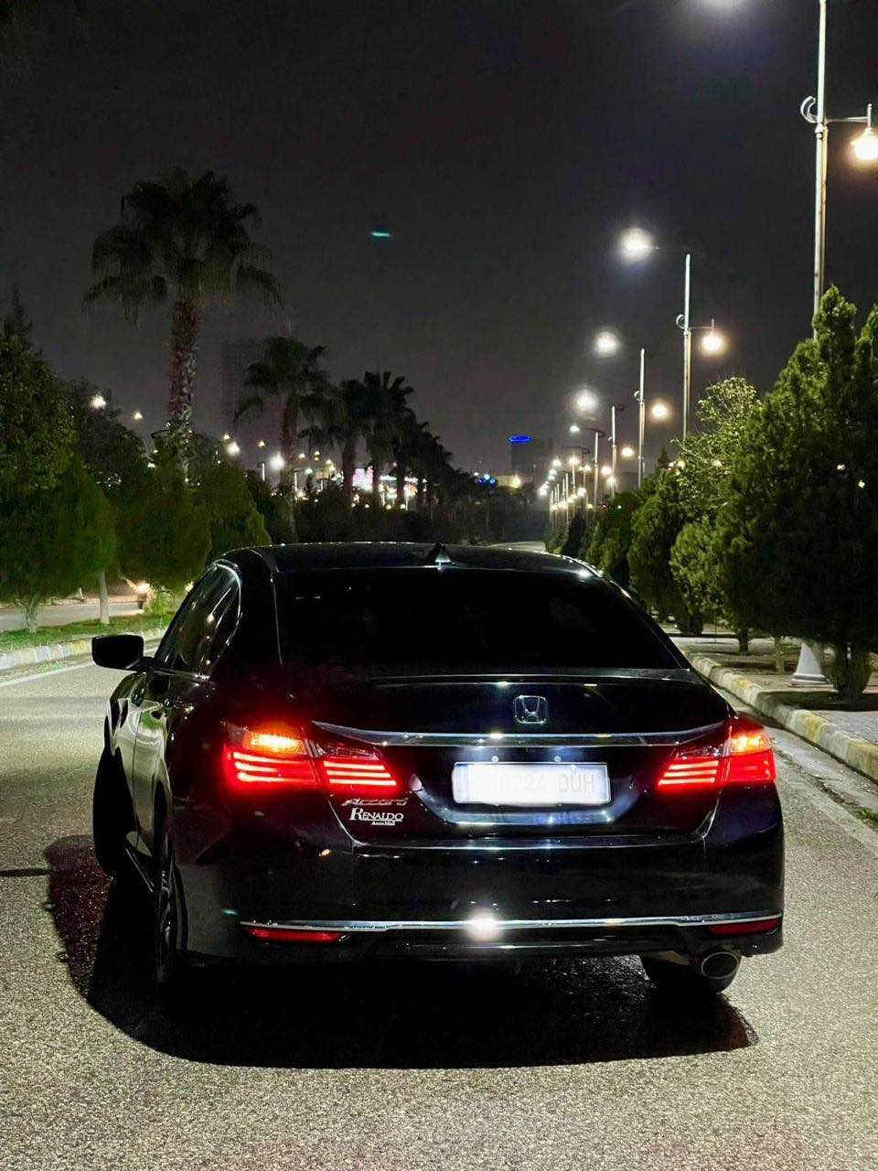 Honda Accord 2017 هوندا اكورد
مكينة ٤ سلندر ٢،٥
گير أوتوماتيك
ماشية ٩٥ مايل
گير محرك و كل شي ب شرط
صور حادث مرفق مع المنشور
واحد جملخ خلفي صبغ بدون دواخل 
فقط برشوت بردة طاگ
سيارة ما بيها مصرف حتى طخم تايرات جديدة
سيارة مواصفاتها معروفة
و عليها سويجين
سعر ١٢٩ $
عليها ١،٥٠٠،٠٠٠ دينار غرامة
مكان دهوك 
تلفون
0751 883 5563 دهوك, العراق
