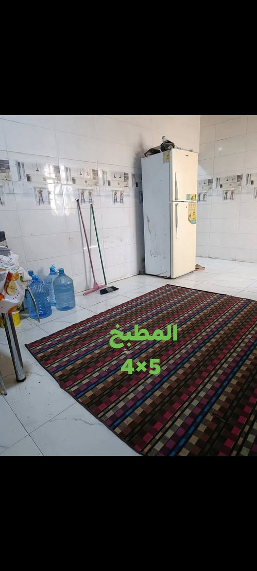 السلام عليكم دار للبيع المساحه 280 متر العنوان الزبير العنوان  شارع المكصب خلف سنتر روان السعر (68 )   سكف كونكريت مسلح يحتوي على 3 غرف نوم وصاله وديوانيه ومطبخ وصحيات داخليه وخارجيه وكراج سياره    ***********
