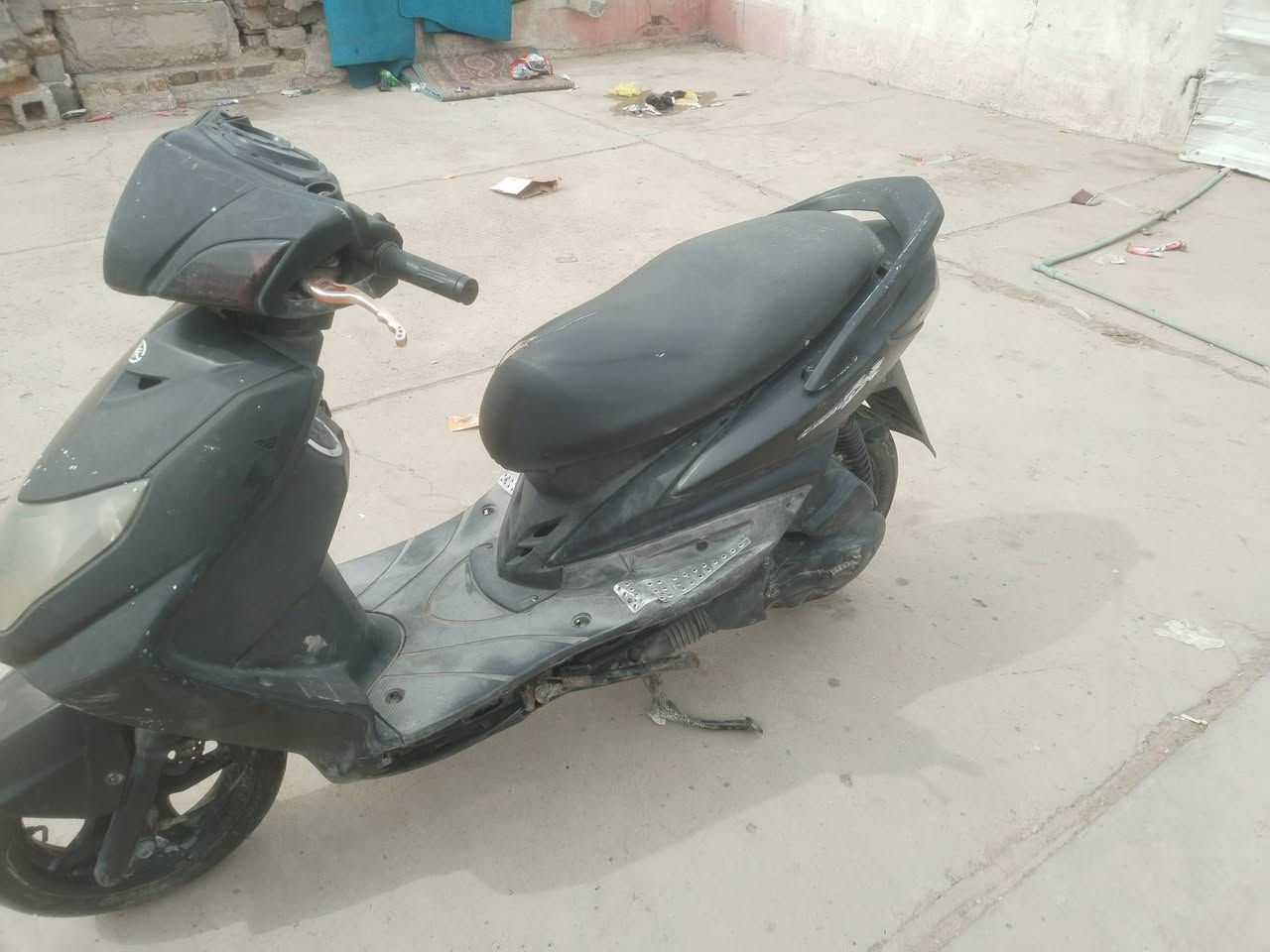 السلام عليكم
شباب دراجة نوع سكنس نوزل لون أسود طافي
السعر ٦٠٠ وبي مجال 
العنوان كم ساره
رقم تلفون ***********
