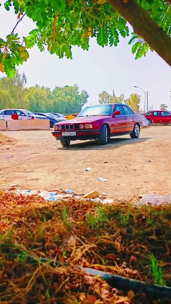 للبيع او مراوس السعر ٣٥ قفل
مكاني القيارة  ***********
 (بيها كصة)  وبيها معجون بالقمارة واگع عليها گراج... 
موديل ١٩٩٢ محرك525 كبس كير أوتوماتيك تبريد شغال ثلج رقم نينوى دولي بأسمي بيها كوبون بانزين الكتروني كهربائيات وگيجات كلها شغالة مابيها شي عاطل تايرات جدد صدر جديد 
تريد شويه ترتيب بغرفتها  . .
