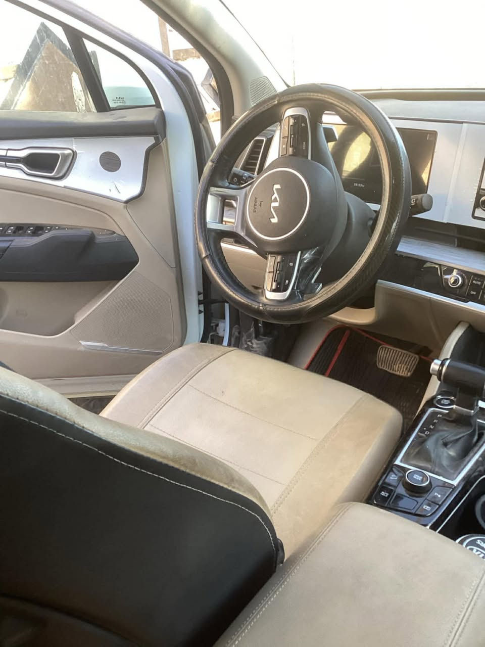 السلام عليكم
كيا سبورتج ٢٠٢٣  خليجي ضمان دوليه
كفالة عامة ما عدا بارد بسيط جداً
ماشية ٦٠الف كيلو حقيقي 
رقم أربيل انكليزي الجديد  
المواصفات✅:
*بانوراما*
* داخل بيجي•
* سعة المحرك 2.0L•
* ويل كب ١٩•
* تشغيل عن بعد•
* حساسات أمامية + خلفية•
* شحن واير ليس•
* هاند بريك بصمه•
 * بصمه عدد ٢
* مري شفط + اشارة
* منافذ شحن للمقاعد
* تبريد بيانو قطعتين (منفصل)
* كراسي كهرباء+تدفئه كشنات + تدفئه استيرن  
* لد ترحيب
* اوتو هولد
* شاشه كبيره
* نضام نزول منحدرات
* مانع انزلاق
* تحكمات ستيرن
 * كامره خلفيه دواره 
* ماسحه خلفيه
* بصمة دخول 
* حساس مطر
* السعر237 وبيها مجال بسيط حك الجيه 
* مكان السياره بغداد 
للاتصال /***********
