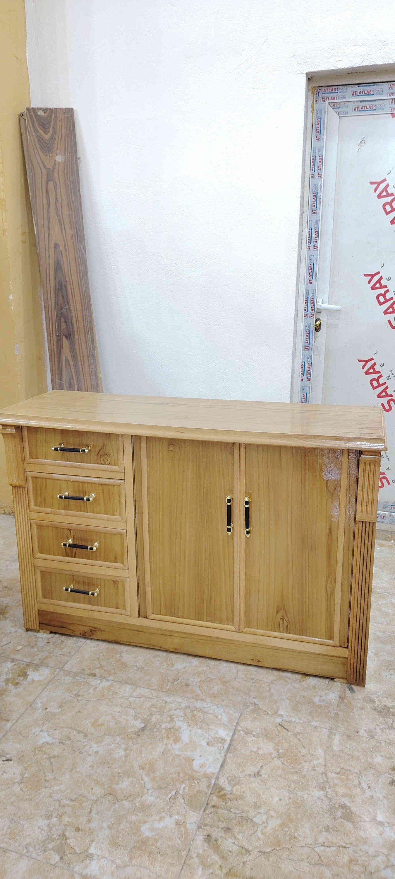 السلام عليكم الغرفة نجاره صاج داخل وخارج صاج موديل ازان سعر مليون ٥٠٠ رقم ***********
