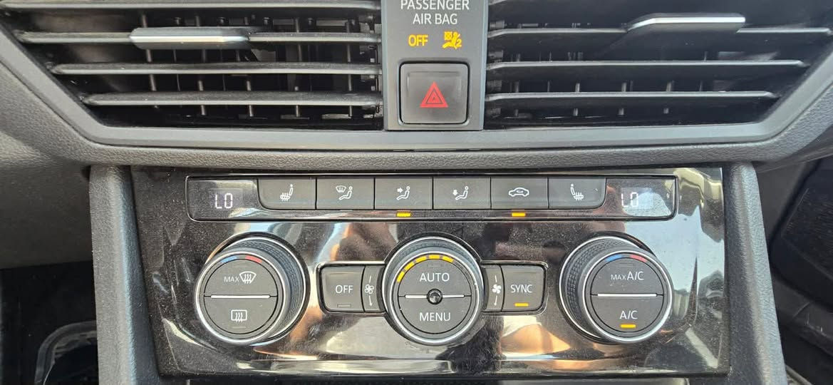 فولكسفاغن
جيتا SE
موديل 2023
64كم ماشيه
صبغ قطعتين
فول بانوراما 
كش جلد كهرباء 
محرك 1.5 تيربو
كير 6 سرعات
سياره مابيها مصرف عليها ادامه كامله
سعر 14,500$ 
***********
