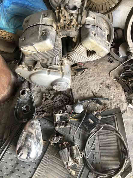 للبيع هارلي بدون اوراق نضيفة محرك ستوتة كلش نضيف والويل الوره مال ايراني وشدودلة تاير بوكسر السعر 350 مكاني خور الزبير
***********واتساب 

ملاحضه هذا محركها لبلاد موجود وكل تفرعاتة بس مااعرف شنو بي الي يريدة موجود بغير سعر ومناسب وعندي هذا التاير خلفي اصور مال بطح كامل
