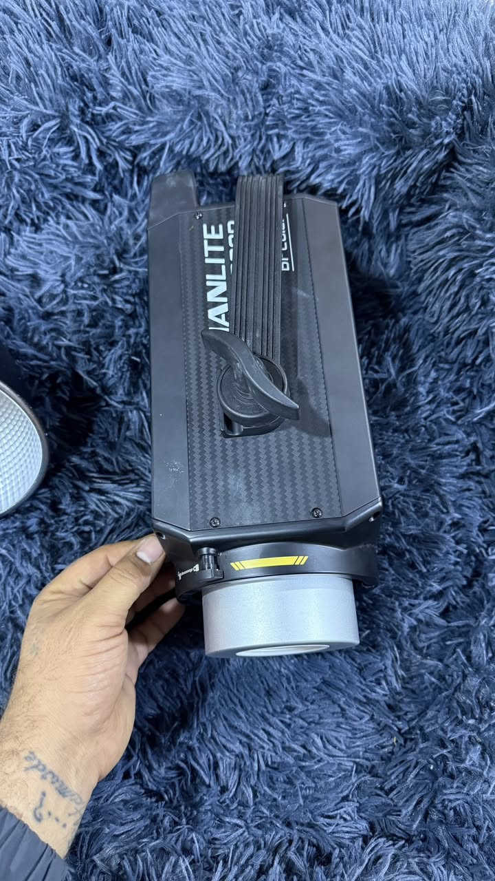 السلام عليكم اضائه ninlite300B  مامستخدمه فقط فحص واضائه ملونه كذالك جديده غير مستخدمه فقط فحص مكاني ناصريه ومتوفر توصيل
للستفسار الاتصال ع الرقم***********
