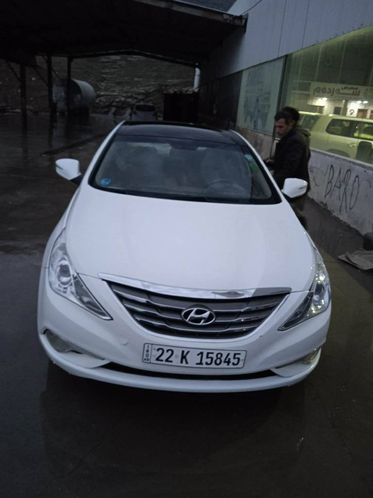 سۆناتا 
مودیل 2011
حیزام بویاخ سقف شوشە 
خلیجیە مکینە 24مرخوب
جەمپیکی خفیفی پێشی هەیە گیرومکینە بەشەرت سحری 87مجال
شوین هەولێر 
ژمارە موبایل *********** أربيل, العراق
