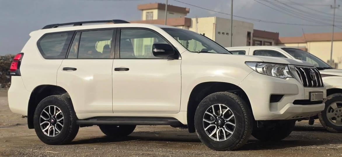 TOYOTA PRADO 2018 TX DIESEL
پرادۆ 2018 TX گاز 
سەیارەکە مەکینە گازی تۆربۆیە ئینجێکتەرە 
واتە (D-4D)
 113هەزار ڕۆشتووە
بێ بۆیاخ و بێ ساردە سەیارەکە جوان و پاک ماوەتەوە 
گێڕو مەکینە و ئەکسڵ و هەموو شتێکی بەشەرتە و زۆر بە هەڵمەتە
ڕەقەم و سەنەوی تازەیە تا 2029 و بەناوی خۆمەوەیە
چوار تایەو ویلی تازەی لە ژێرە
دەبڵ تانکی 150 لیتر
 بەشی نزیکەی 1200کم دەکات
نزیکی 9.8 لیتر دەخوات بۆ 100KM
سپێر لەکۆڵە گێڕ عادی و جام کارەبایی و ئاوێنە کارەبایی 
ژێری سەیارەکە (جەمبەستەر، سپرینگ، بوشەکان) ئەستوورتر و قورسترن
ڕادێتەر ئەستوورە ( دوو ڕیز)  
بۆ ئەوانەی مەعلوماتیان نییە ئەم سەیارە 
Turbocharger with Intercooler 
بۆئەوەی هێزێکی زۆر باتە مەکینەکە و ئینتەرکولەکە هەوای تۆڕبۆکە ساردبکاتەوە پێش ئەوەی بچێتە ناو مەکینەکە
وە مەکینەکە بە قایش کارناکات بە زنجیری ئاسن کە کەم مەسرەفترە و گۆڕین و بچڕانی نییە بۆ ئەوانەی دەزانن
استراد خاصی UN ە هەمووی لەشەرەیکە کراوە
نرخ:318 و معامەلە 
ژمارە تەلەفونی خاوەنی: 
***********
***********
سلێمانی السليمانية, العراق
