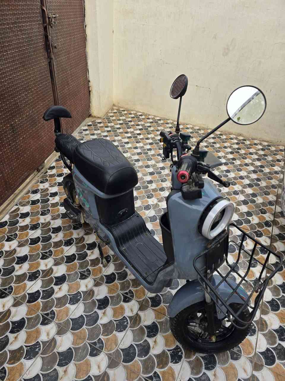 السلام عليكم دراجه شحن ار ٩  للبيع التواصل ***********
