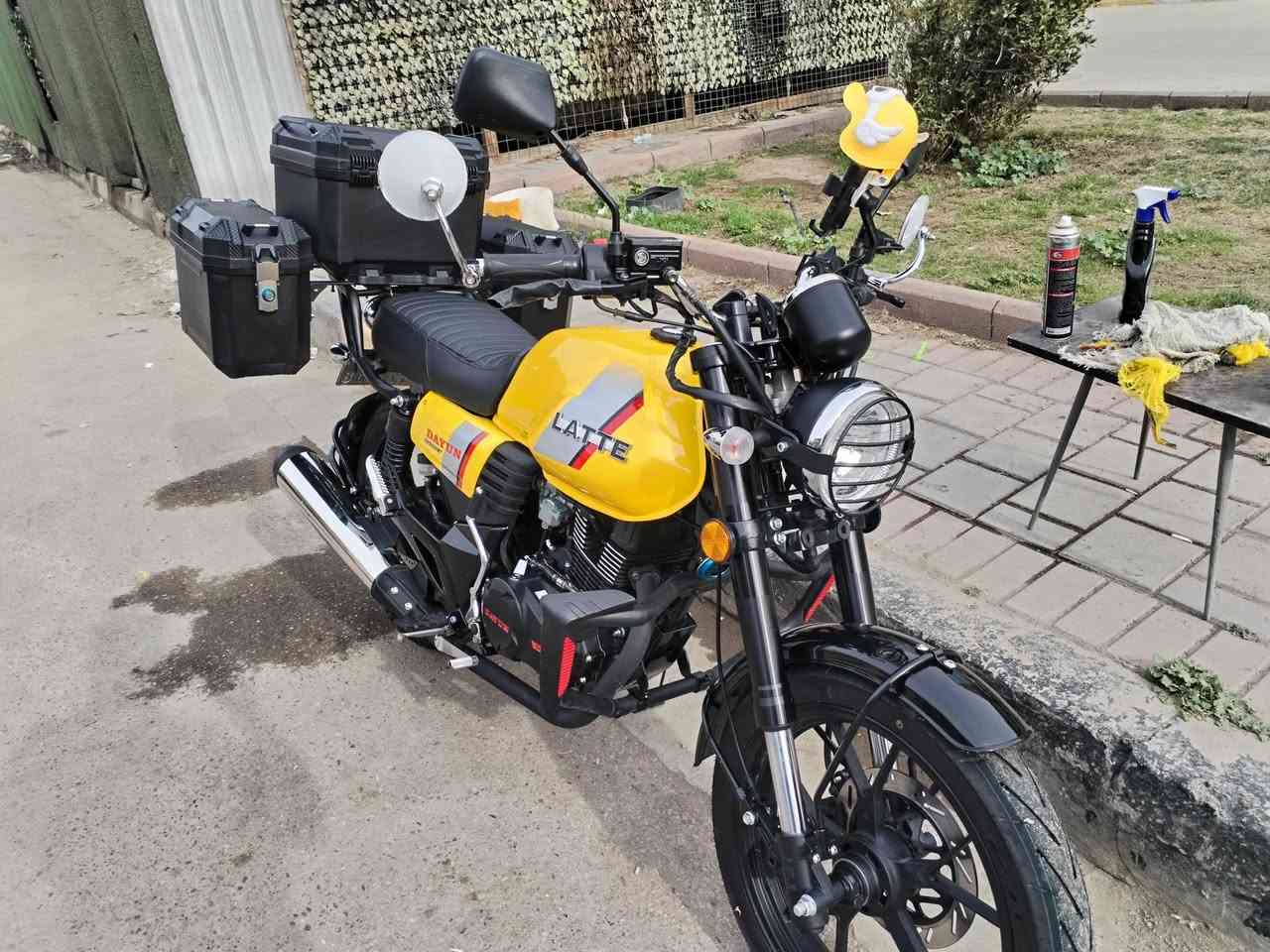 سلام عليكم 
دايوان لاتي موديل 2025
جديدة نازلة بشهر الـ12
رقم اربيل انكليزي جديد لوحتين/ بأسمي
محرك 200cc
ماشية 3000km
محرك وكير مكفولات وتايرات جديدة
لايت زنون اصلي 
الدراجة على وضع الشركة
تشغيل عن بعد 
السعر : 2,500,000 دينار 
مكان الدراجة : بغداد/ شارع فلسطين 
رقم الهاتف : ***********
