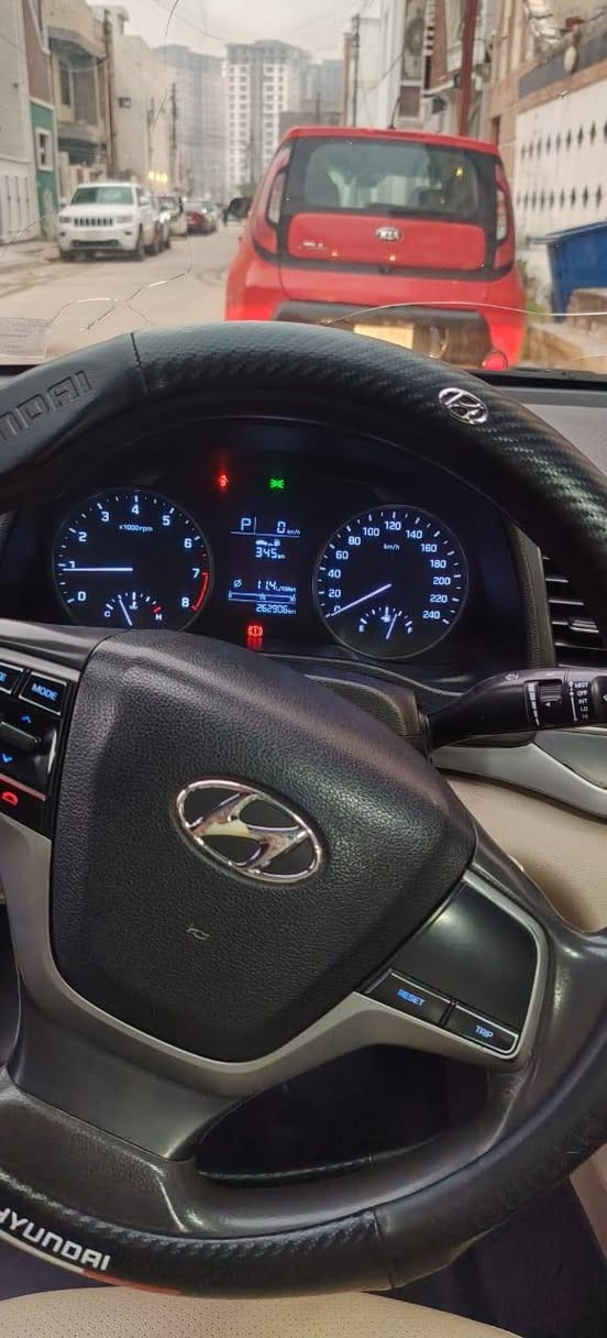 السلام عليكم .🤚
النترا خليجي 
محرك ٢٠٠٠
كير اي تي
فتحه سقف 
تحكم ستيرن 
تحكم لايت
المعروف على الخليجي
والضرر موضح بالسونار قبل ٣ ايام سونارها  
رقم بغداد مشروع وطني 
السكن بغداد 
رقم الواتساب ***********
