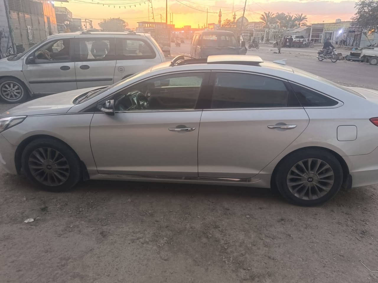 السلام عليكم سوناته للبيع موديل 2015 فول واحد على واحد رقم بغداد لون سلفر  السونار  منشور مكان  السيارة ديالى شهربان وهذا رقم راعيها *********** مكلف بل نشر
