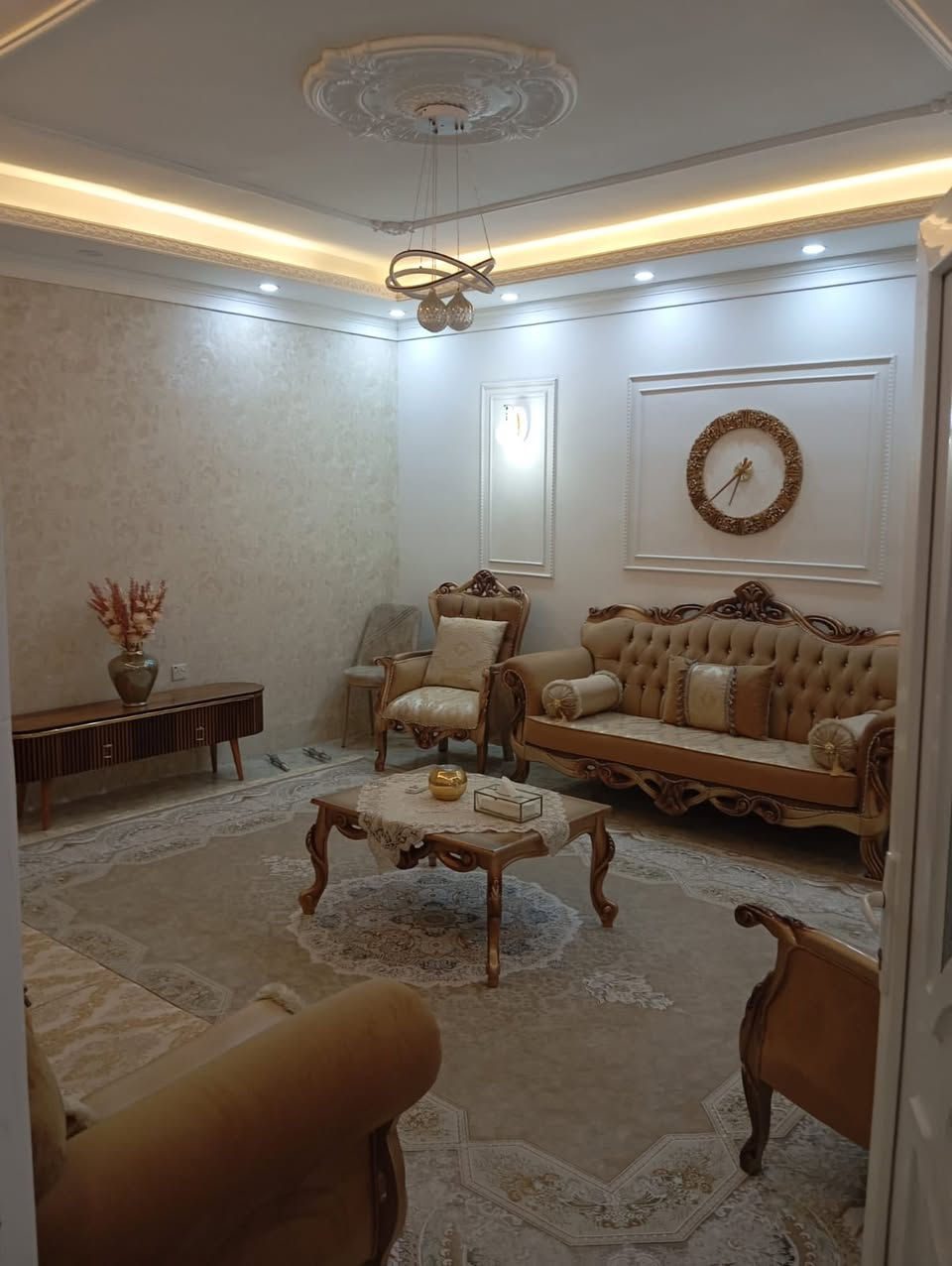 🏘🏘بيت للبيع ديالى خانقين / سيروان خلف ثانوية  جوان فرع صب مساحة 200 متر طابق واحد 
2 غرفة نوم واستقبال وصالة داخلية ومطبخ حار وبارد ومجمع صحيات 

السعر / 57 مليون بي مجال 

للأستفسار اتصال بالارقام فقط 
***********
***********
مكتب فريا موفق للعقار
