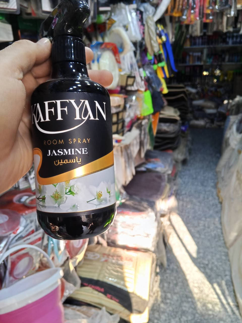 جديد عطر بخاخ كافيان ذباتيه قويه جميع النكهات يتوفر لدى كماليات رسول للسيارات العنوان قطاع 30 شارع المدارس قرب مرطبات الربيع السعر 5رقم الهاتف ***********يوجد توصيل
