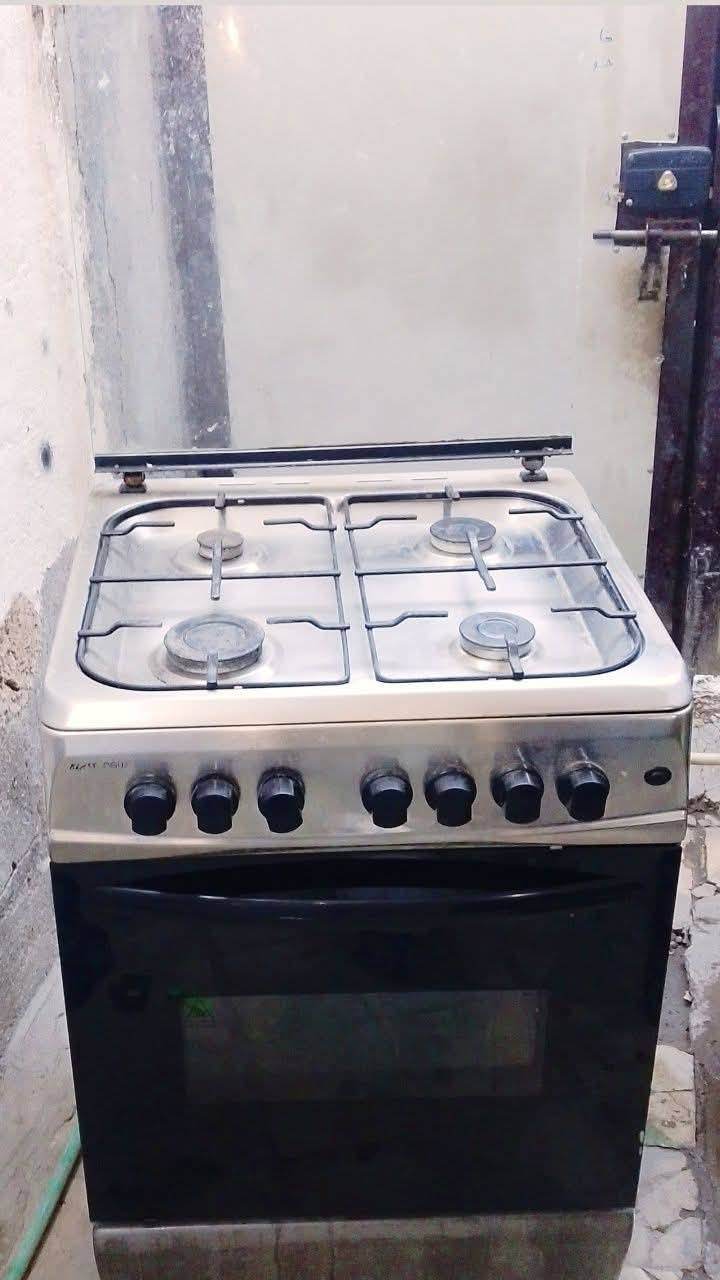 طباخ اربع مشاعل كلش نظيف شغال علفحص سعره 65 مكانه نجف حي الرحمه رقم الموبايل ***********
