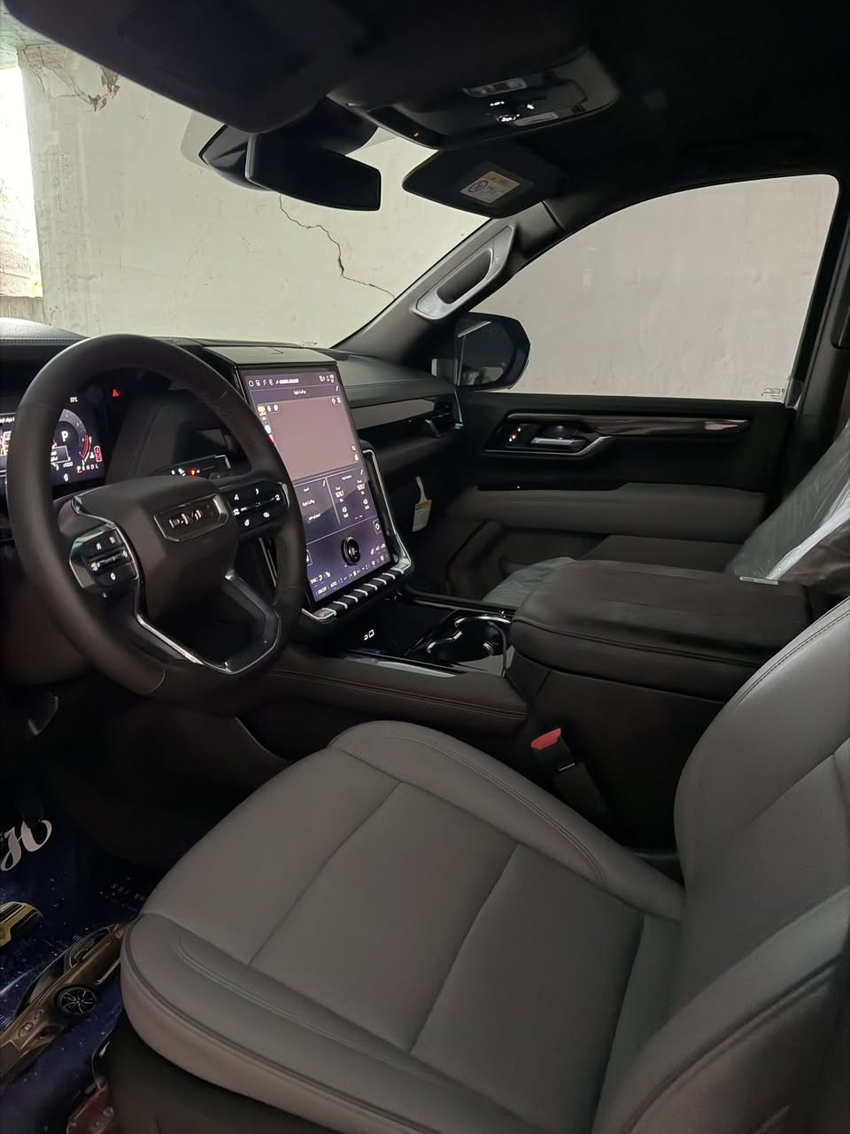 جمسي يوكن اليفيشن Alevion 2025 خليجي 

 ماشية 1500الف كم 
  كفالة عامة حتى من الشخط 
مغلفة PPF درجة اولى ضمان 10 سنين 
رقم اربيل وبية كتاب تضليل 80 بلمية سنة كاملة 
مواصفات 
ضمان وكاله المنصور 
حجم المحرك 5.3 V8 
ويل 20 
مقاعد جلد وتدفئة 
تشغيل عن بعد                     
باب خلفي كهربائي 
كراسي امامية كهربائية 
كراسي خلفية متحركة كهربائية 
ميموري خزن كرسي السائق 
حساسات أمامية وخلفية 
شاشة Apple Car play 
4 كاميرات 360  
3 قطع تبريد
مكان السيارة / بغداد الاعظمية

السعر :670 ورقة بي مجال بسيط 

رجاءا فقط الشراي يتصل وبالخدمة 

***********
