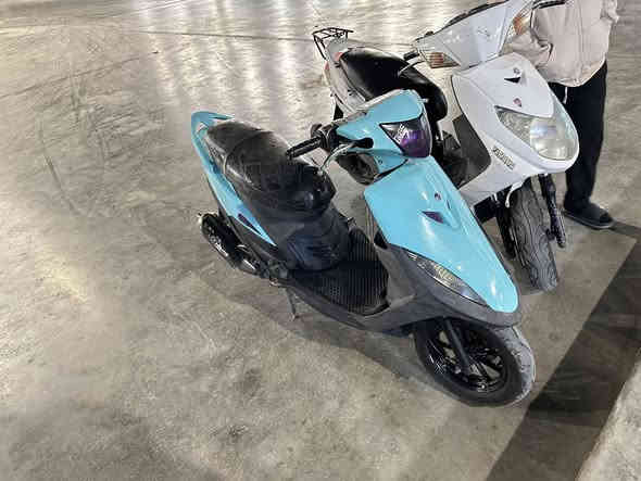 السلام عليكم شباب دراجه ماكس عدله للبيع الدراجه رمبه كدامك بيها كفر أربعا ويل كب  تايرات  ماصده اصليه بنفسجيه صالنصه اصليه وبيها نواعم الدراجه كدام  عينك متعرف بيها لا تتصل ***********  مكاني بغداد الكاظميه
