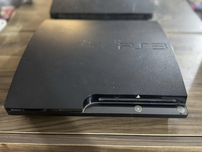 للبيع: جهاز PlayStation 3 بحالة ممتازة
• الموديل: PlayStation 3

 • السعة: 120 جيجابايت

 • الحالة: نظيف جداً وكأنه جديد

 • النظام: الأصلي مع إمكانية تحديثه

 • الخصائص:

 • يعمل بشكل ممتاز سواء على الإنترنت أو بدون

 • يمكنك اللعب أونلاين عبر PlayStation Network بدون مشاكل

 • جهاز متوافق مع متجر PlayStation Store لتحميل الألعاب بسهولة

 • الألعاب المتوفرة: يشمل العديد من الألعاب الرائعة مثل:

 • GTA: San Andreas

 • Minecraft

 • ألعاب كثيرة من متجر زيكو ستور المعروف

 • السعر: 125,000 دينار، وبي مجال إذا انت شراي يمكنك التفاوض على السعر في أي وقت.

 • ملاحظة: يوجد مقطع توضيحي للمواصفات والألعاب.

*********** واتساب 

إذا كنت مهتمًا، لا تتردد في التواصل

العراق / بابل / الحلة
