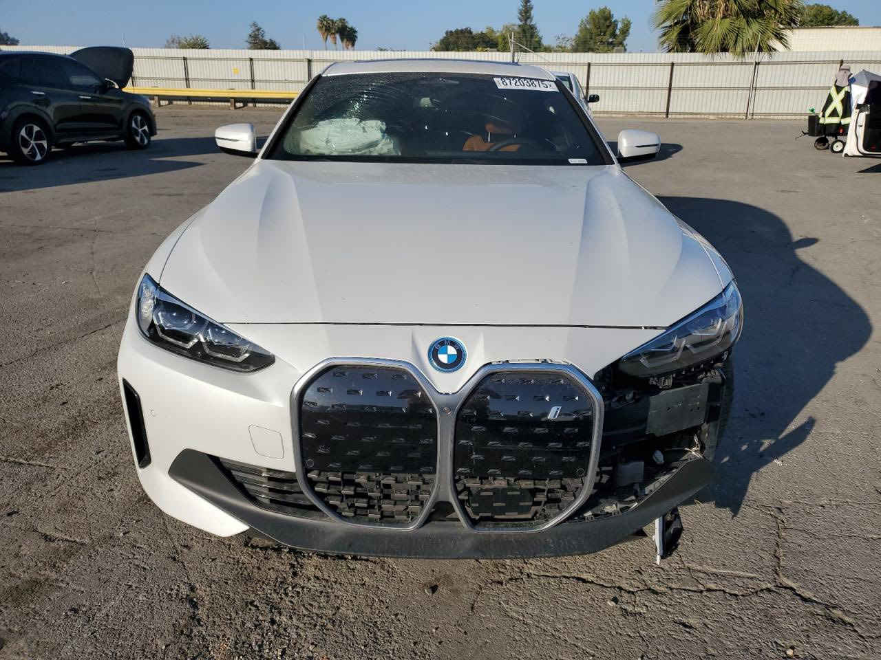 السلام عليكم عندي bmw 2024-i4
سعر السيارة 245
السيارة في دبي يتوفر نقل عمان او اربيل 
اخت الكلين بدون قطرة صبغ 
***********
عندي بعد سيارات غير شي اذا تحب حاضر
