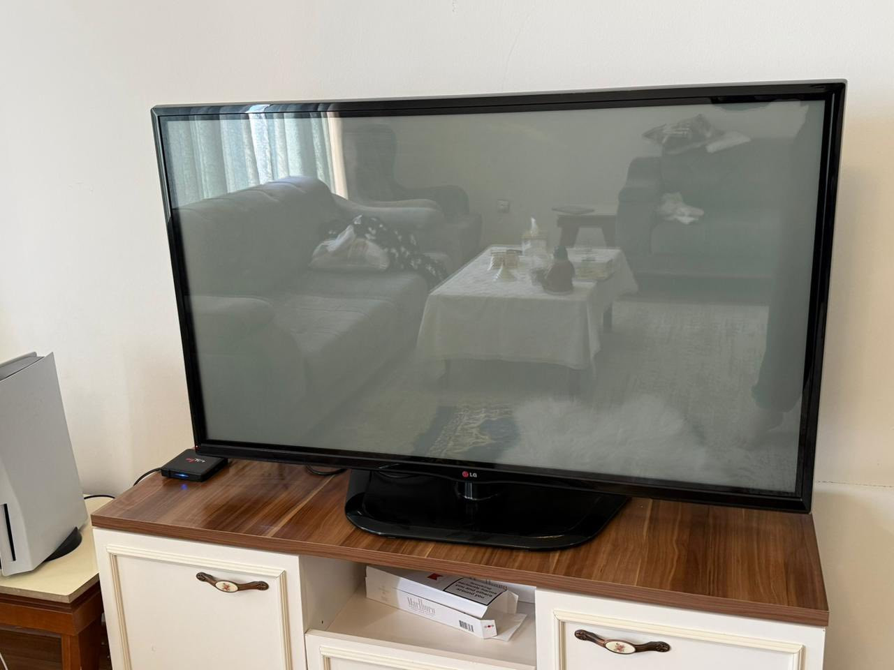 السلام عليكم صالة كاملة .للتفاصيل و السعر يرجى التواصل على  رقم ***********
