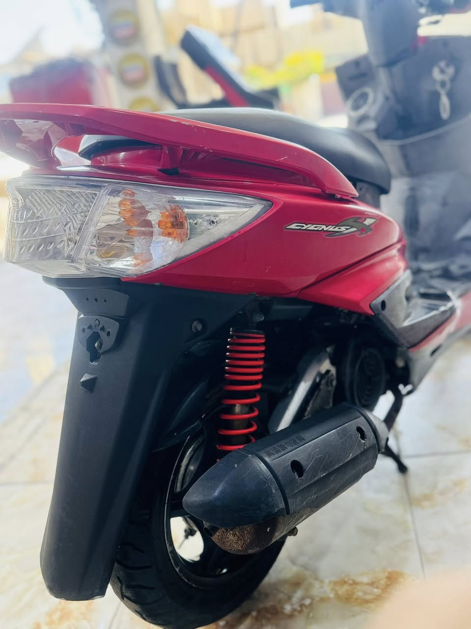 السلام عليكم دراجه سكنس فحل لبيع كابريتر  دراجه رنبه ممفتوحه بلادي الدراجه جديده كفرات ختم واحد ❤️❤️تخم تاير جديد كهرباياتها كلها بلادي محرك ناعم الدراجه ملحه الدراجه ما بيها نقص السعر ٧٧٥ مكاني دوره شارع ٦٠  رقمي ***********
