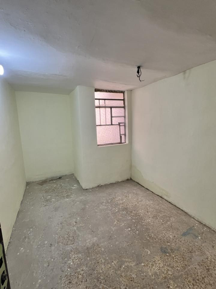 سلام عليكم
بيت للأيجار طابقين مكون من ثلاث غرف وصاله وحولي وومطبخ وكافة الخدمات 
نظيف جدأ
الشعب خلف مستشفى الزهراء
***********
