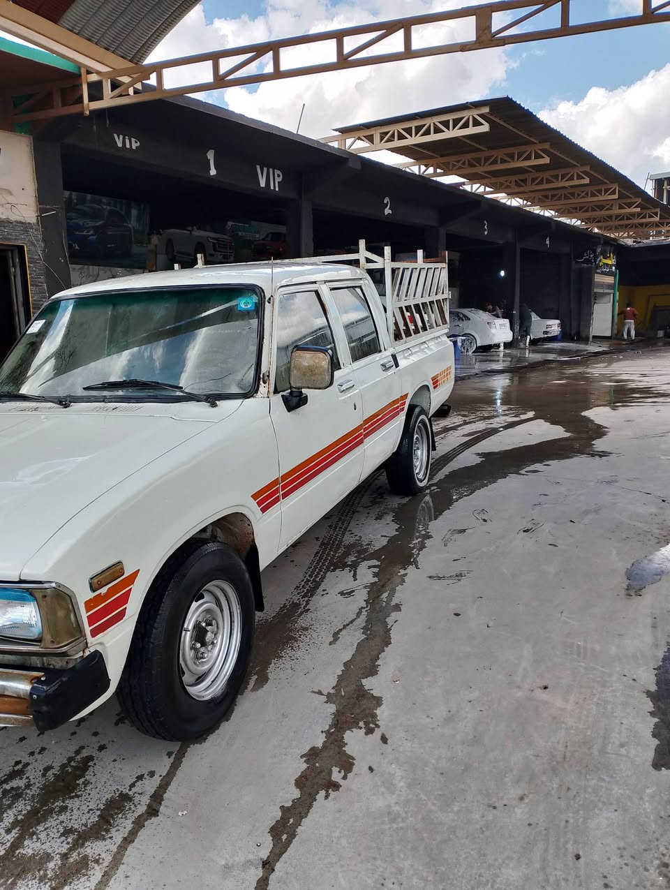 بيكم دبل قمارة موديل 83 رقم نينوى انكليزي سنوية لي 30 شرط التحويل كابون بانزين بيها  هزة جديدة كير محرك اكسن مابيهم شي السعر 35وبيها مجال الاستفسار على ***********/***********
