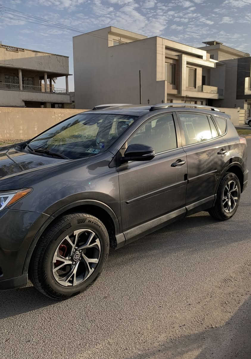 للبيع: Toyota RAV4 XLE موديل 2017
سعر 162 مجال بسيط جداً 
📞***********
🔹 محرك 2.5 
🔹 فئة XLE
🔹 بصمة تشغيل
🔹 فتحة سقف
🔹 تشغيل عن بُعد
🔹 رادار أمامي
🔹 نظام تحديد مسار
🔹 ممشى 118 ألف كم فقط

🔹 مكفول حادث
🔹 قطعة واحدة صبغ (جاملغ سكن) بدون دواخل
🔹 بدون  شاصي 
🔹 بدون ايرباگ
🔹 السيارة ما بيها أي نقص وجاهزة
