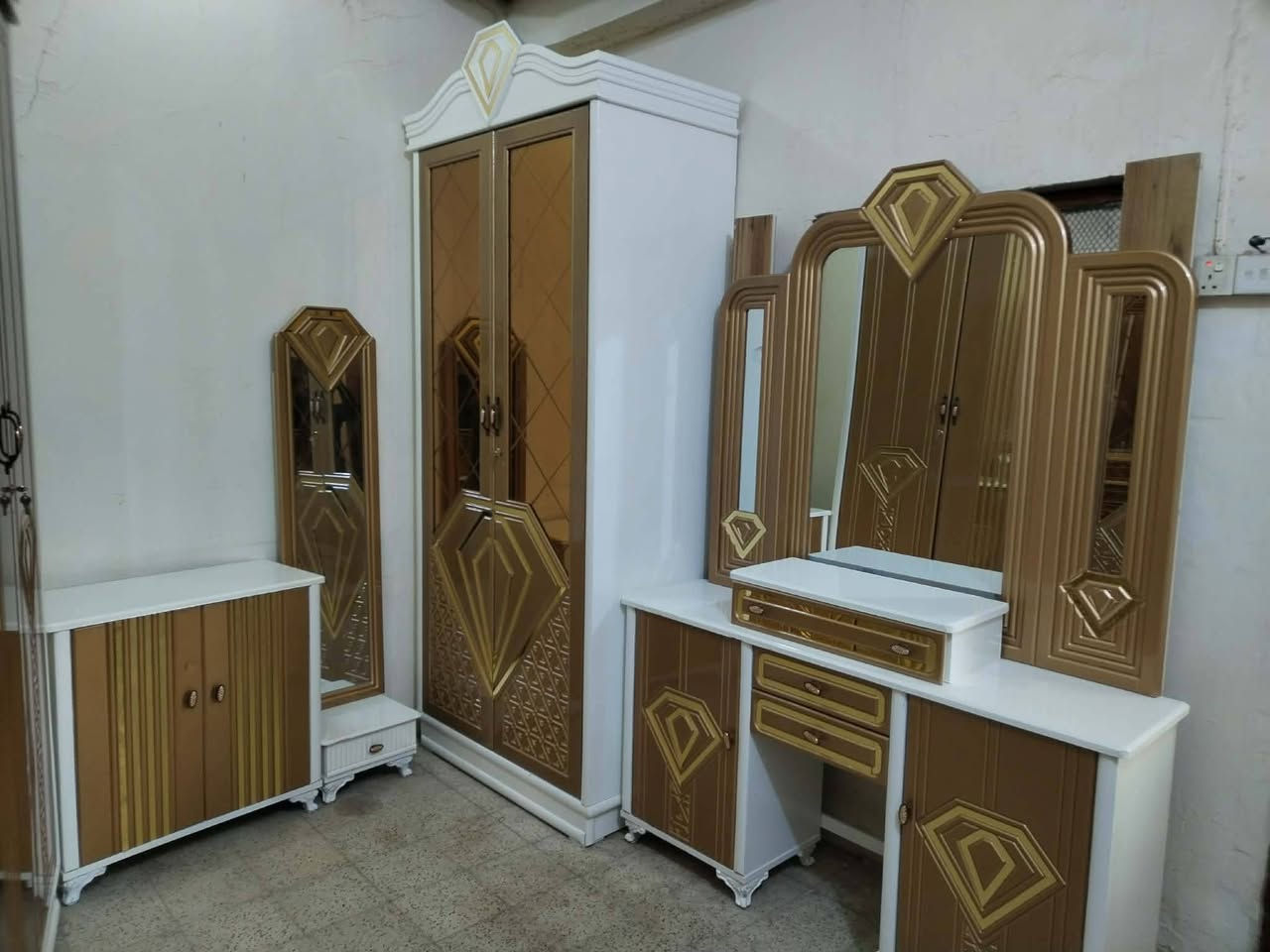 🛏 غرف نوم تزكام – درجة أولى
✔️ الخارج 5 ملم
✔️ الداخل 4 ملم
✔️ صاج متين + صبغ حراري ثابت 
✔️ جودة عالية وتشطيب أنيق
📞 للاستفسار تواصلوا ويانا 
🚚 توصيل متوفر كافة المحافظات


**إذا كنت صاحب هذا الإعلان وتريد حذفه لأي سبب، رجاءا أرسل رسالة إلى الدعم الفني**