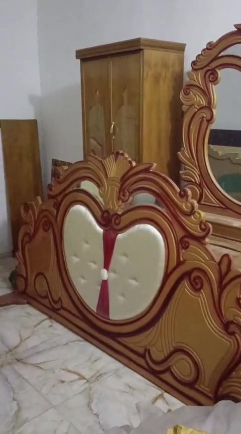 السلام عليكم عندي غرفه نضيفه والله البيع كامله ***********
